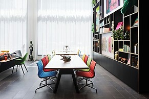 citizenM Los Angeles Downtown
