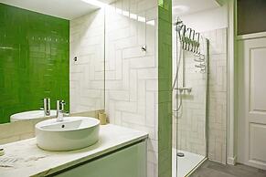 Colourful and Tasteful 2bedroom Apartment in Graça