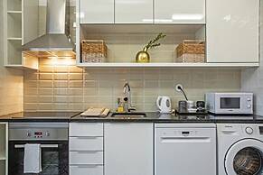 Colourful and Tasteful 2bedroom Apartment in Graça