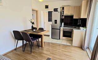 Sea-view Apartment - Sleeps 4, Parking & Balcony