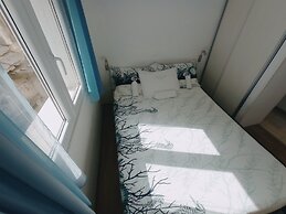 Sea-view Apartment - Sleeps 4, Parking & Balcony