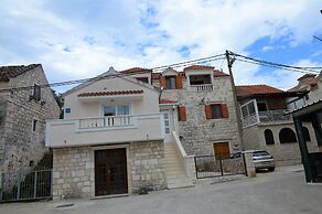 Sea-view Apartment - Sleeps 4, Parking & Balcony