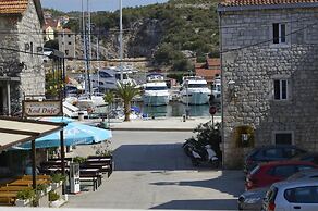 Sea-view Apartment - Sleeps 4, Parking & Balcony