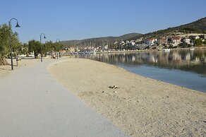 Sea-view Apartment - Sleeps 4, Parking & Balcony