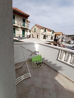 Sea-view Apartment - Sleeps 4, Parking & Balcony