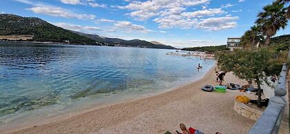 Sea-view Apartment - Sleeps 4, Parking & Balcony