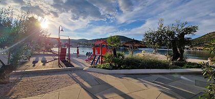 Sea-view Apartment - Sleeps 4, Parking & Balcony