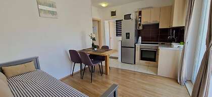 Sea-view Apartment - Sleeps 4, Parking & Balcony