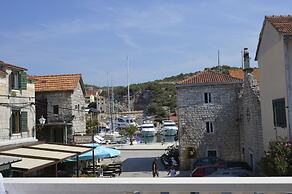 Sea-view Apartment - Sleeps 4, Parking & Balcony