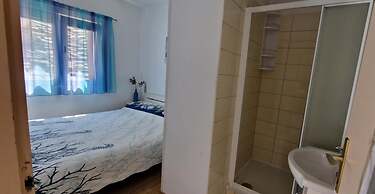 Sea-view Apartment - Sleeps 4, Parking & Balcony