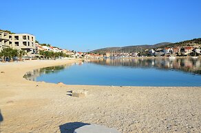 Sea-view Apartment - Sleeps 4, Parking & Balcony