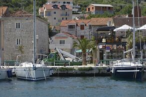 Sea-view Apartment - Sleeps 4, Parking & Balcony