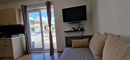 Sea-view Apartment - Sleeps 4, Parking & Balcony