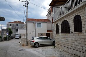 Sea-view Apartment - Sleeps 4, Parking & Balcony