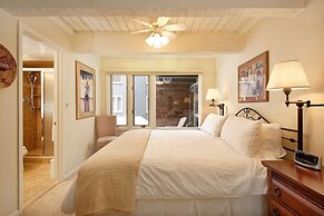 Cottonwoods by iTrip Aspen Snowmass