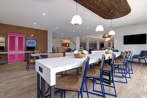 Home2 Suites Downtown Nashville/Metrocenter