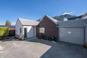 Central Queenstown 3-Bed Villa by Staysouth