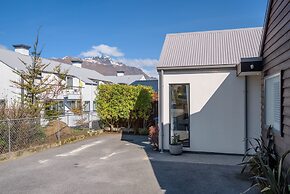 Central Queenstown 3-Bed Villa by Staysouth
