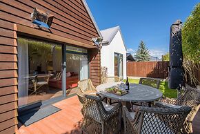 Central Queenstown 3-Bed Villa by Staysouth