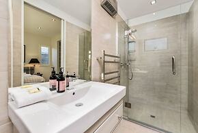 Central Queenstown 3-Bed Villa by Staysouth