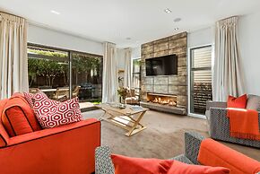 Central Queenstown 3-Bed Villa by Staysouth