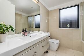 Central Queenstown 3-Bed Villa by Staysouth