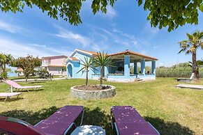 Villa Amorossa with Garden View & Shared Pool by Konnect, Roda Corfu