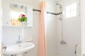 Villa Amorossa with Garden View & Shared Pool by Konnect, Roda Corfu