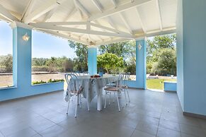 Villa Amorossa with Garden View & Shared Pool by Konnect, Roda Corfu