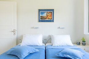 Villa Amorossa with Garden View & Shared Pool by Konnect, Roda Corfu