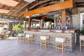 Villa Amorossa with Garden View & Shared Pool by Konnect, Roda Corfu