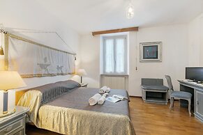 La Maison di Annamarie Stresa Center