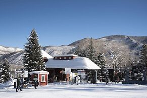 700 Monarch Condos by iTrip Aspen Snowmass