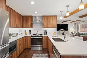 700 Monarch Condos by iTrip Aspen Snowmass