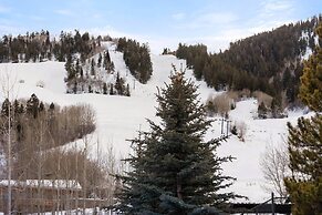 700 Monarch Condos by iTrip Aspen Snowmass