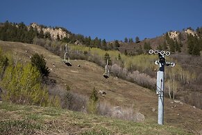 Mountain Queen Condos by iTrip Aspen Snowmass