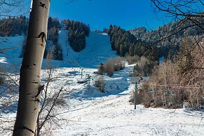 Mountain Queen Condos by iTrip Aspen Snowmass