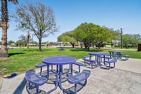 OYO Hotel Luling TX Downtown I-10/US-90