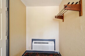 OYO Hotel Luling TX Downtown I-10/US-90