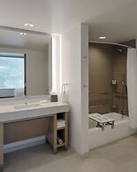 Hyatt House Columbus OSU / Short North