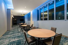 La Quinta Inn & Suites by Wyndham Nashville Downtown / Stadium