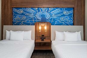 La Quinta Inn & Suites by Wyndham Nashville Downtown / Stadium