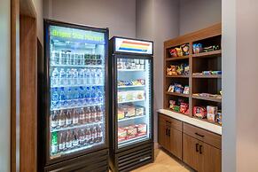 La Quinta Inn & Suites by Wyndham Nashville Downtown / Stadium