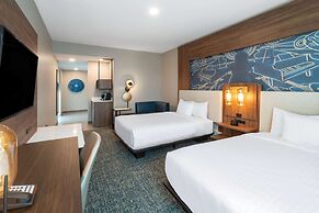 La Quinta Inn & Suites by Wyndham Nashville Downtown / Stadium