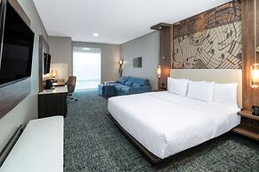 La Quinta Inn & Suites by Wyndham Nashville Downtown / Stadium