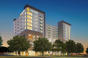 La Quinta Inn & Suites by Wyndham Nashville Downtown / Stadium