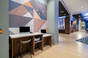 La Quinta Inn & Suites by Wyndham Nashville Downtown / Stadium