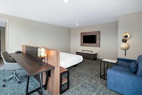 La Quinta Inn & Suites by Wyndham Nashville Downtown / Stadium