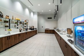 La Quinta Inn & Suites by Wyndham Nashville Downtown / Stadium