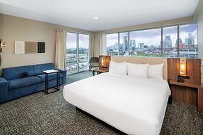 La Quinta Inn & Suites by Wyndham Nashville Downtown / Stadium